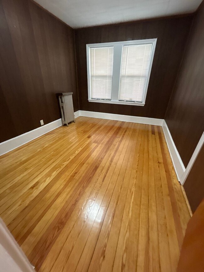 Building Photo - 72-74 Maple St