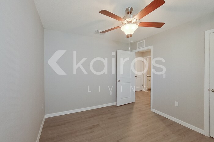 Building Photo - 8656 SW 44th Ct