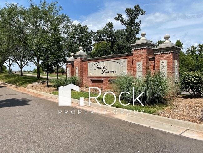 Building Photo - MOVE IN SPECIAL FOR JANUARY MOVE INS! 3 Bedroom, 2 Bath, 2 Car Garage - SELF TOURS AVAILABLE SOON!