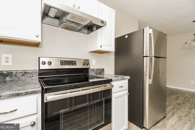 Building Photo - 221 Beechwood Ln