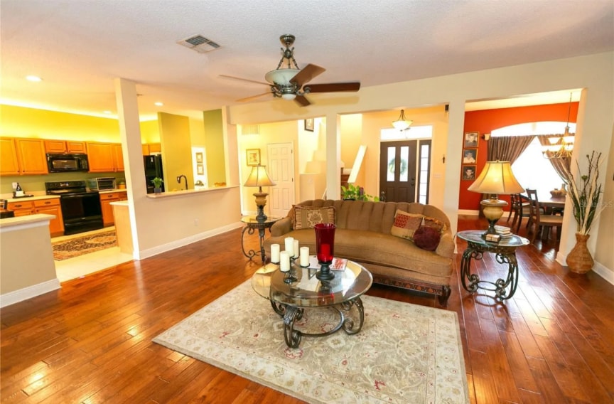 Building Photo - 423 Sandringham Ct