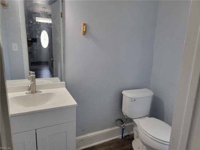 Building Photo - 1408 W 42nd St