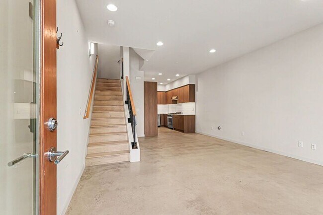 Building Photo - 3810 California Ave SW