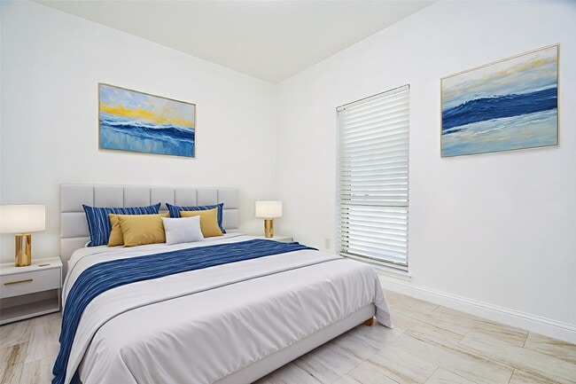 Building Photo - 2203 Briarview Dr