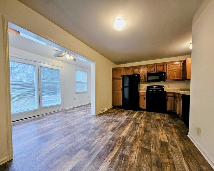 Building Photo - 256 Morgan Dr
