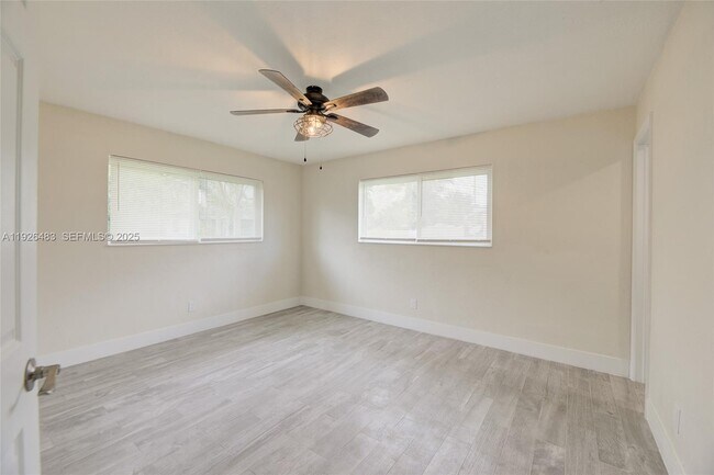 Building Photo - 610 N 31st Ct