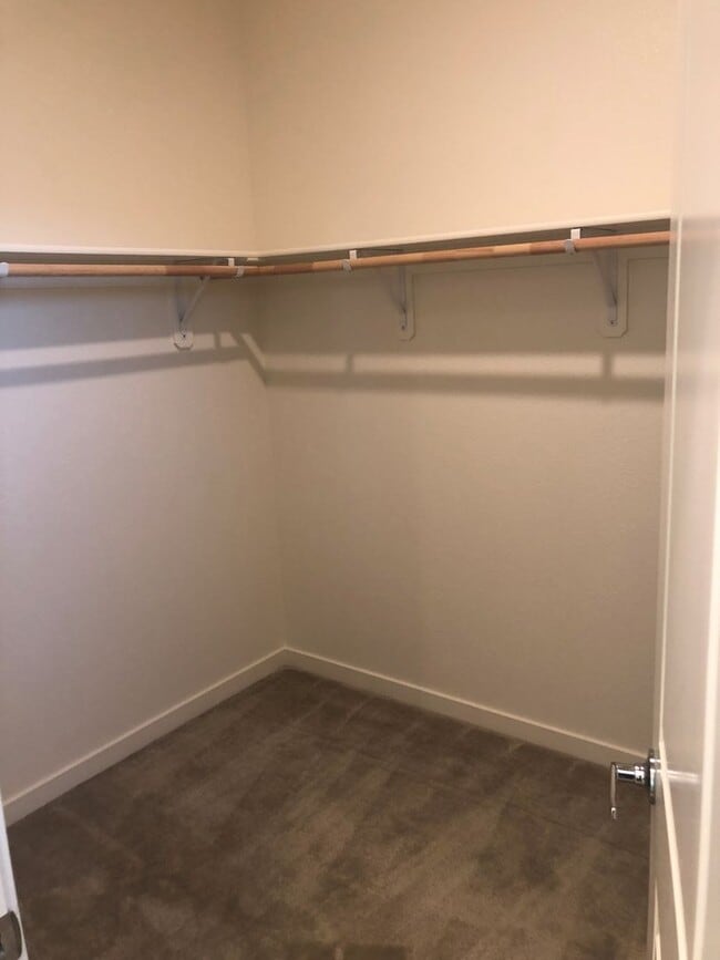 Building Photo - CORNER LOT - END UNIT - NO YARD TO MAINTAIN - GRANITE - STAINLESS - GATED