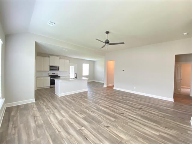 Building Photo - 700 Springhill Dr