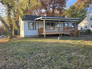Building Photo - Beautiful 3BR/1BA Home on East Edgar Avenue