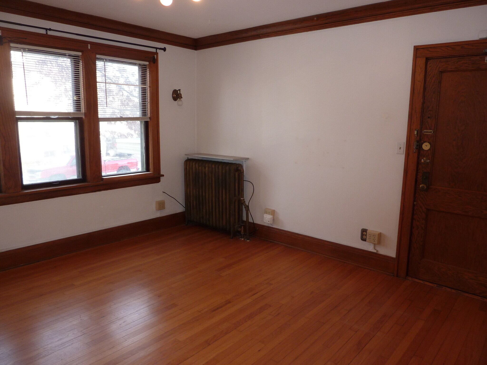Building Photo - 1752 Shields Ave