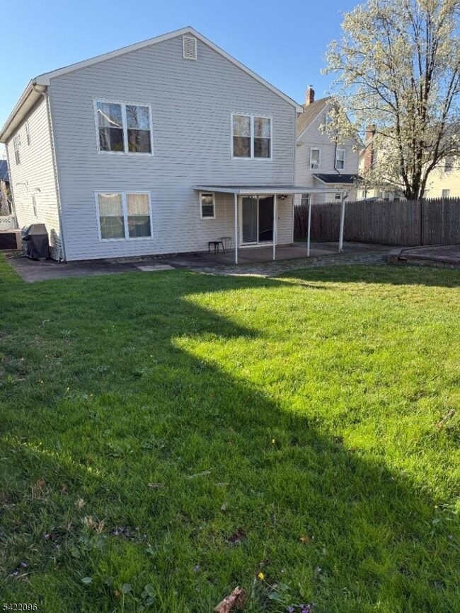 Building Photo - 518 Downer St