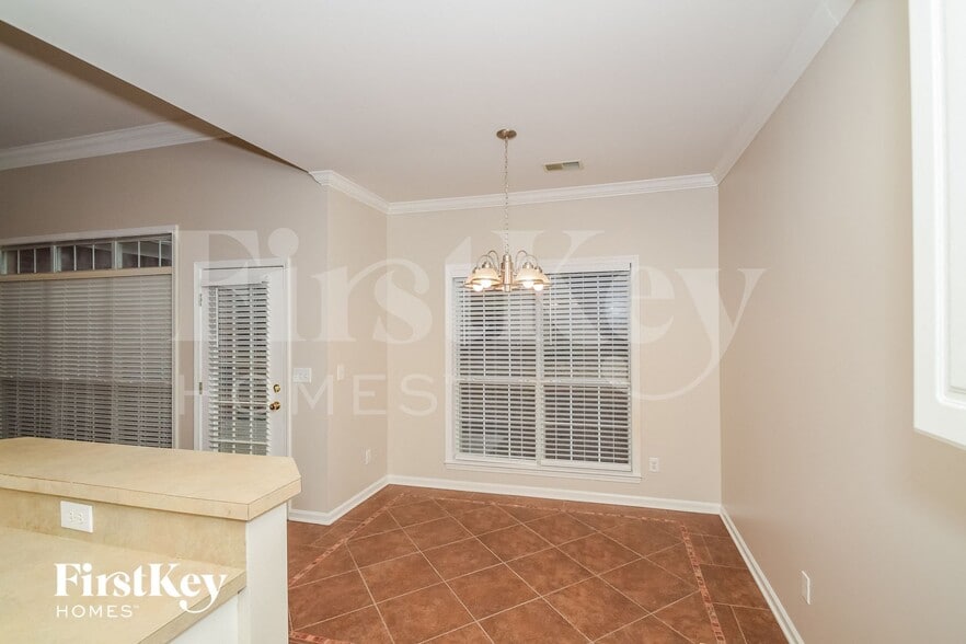 Building Photo - 540 Enclave Cir