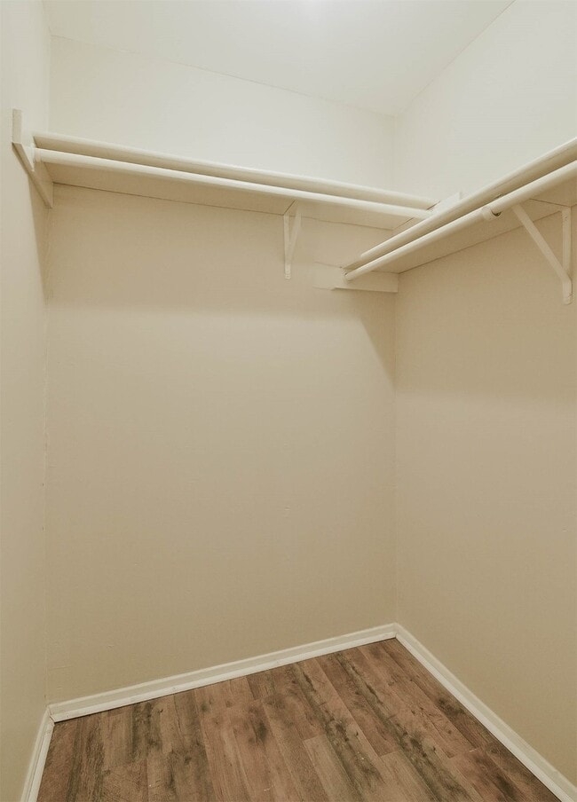 Building Photo - 2915 Valley Rose Dr