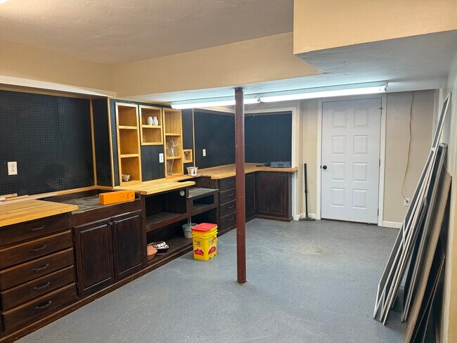 Building Photo - 11 Trout Farm Way