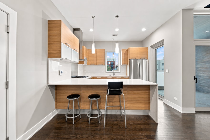 Building Photo - 815 N Ashland Ave