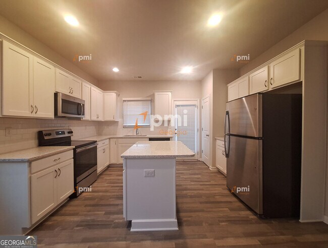 Building Photo - 3658 Madison St