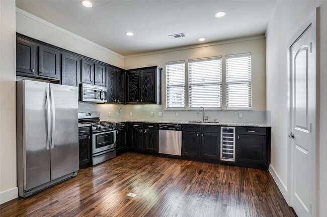 Building Photo - 4323 Dickason Ave