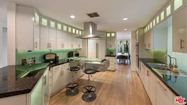 Building Photo - 131 Mast Mall