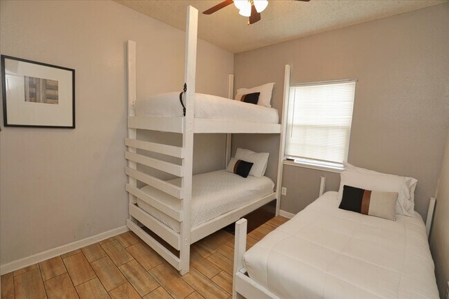 Building Photo - 13117 Vickery St