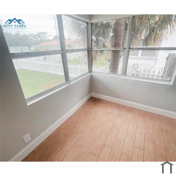 Building Photo - 761 22nd Ave S