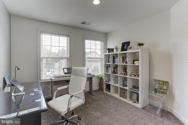 Building Photo - 1715 Chiswick Ct