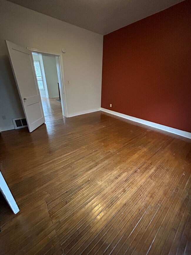 Building Photo - GB - 02 - Duplex