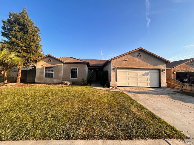 Primary Photo - Nice home for rent in Tulare!