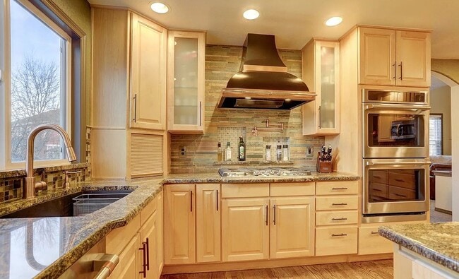Building Photo - Light-Filled Longmont Gem with Elegant Fin...
