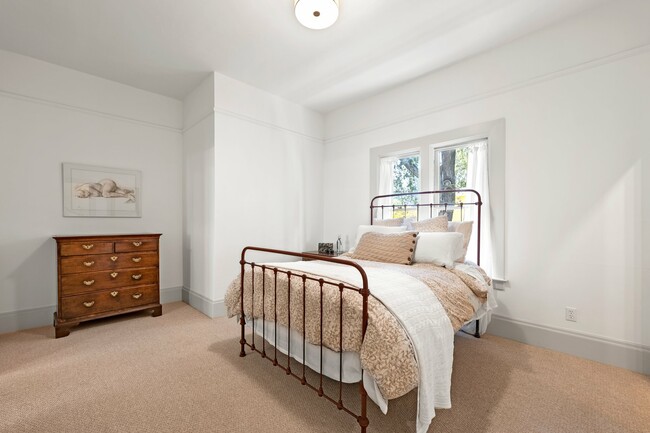Building Photo - 417 Haydon St