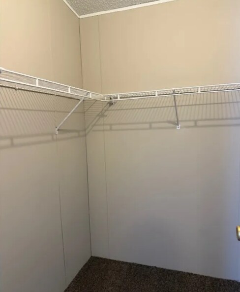 Building Photo - 402 Hunt Club Dr