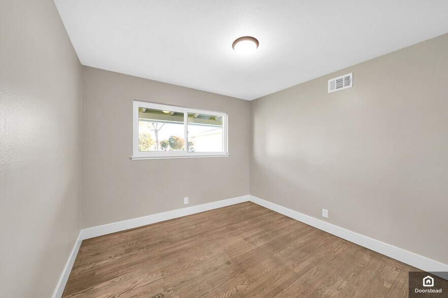 Building Photo - 25579 Calaroga Ave