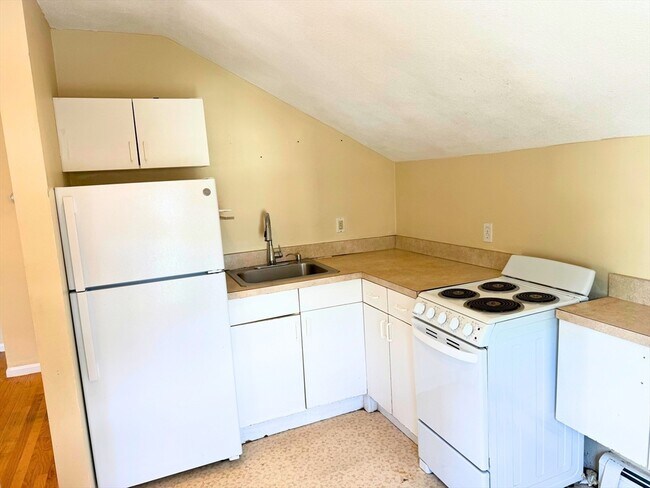 Building Photo - 104 Calvary St