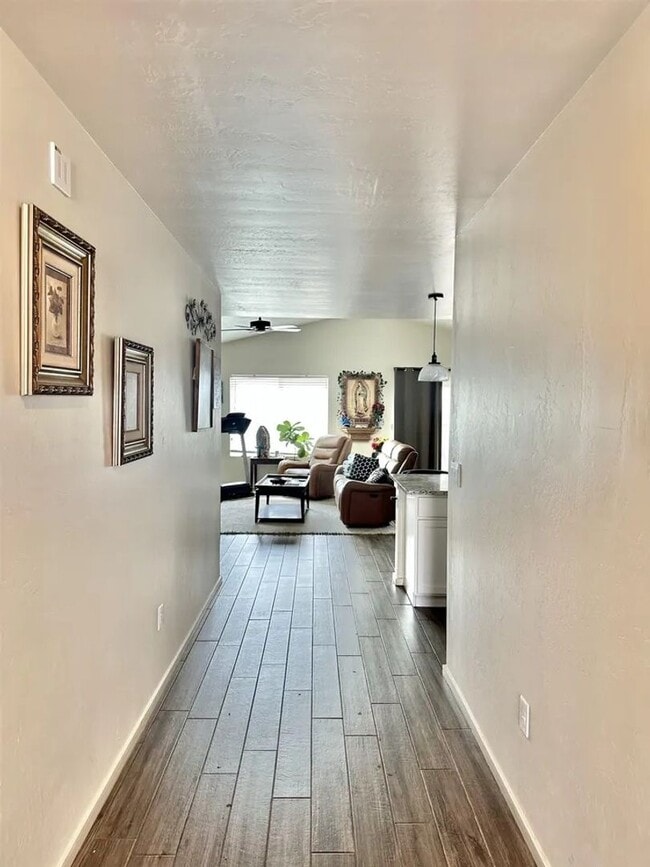 Building Photo - Beautiful 4 Bedroom/3 Bathroom Home