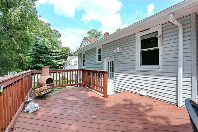 Building Photo - 684 Spring Ave