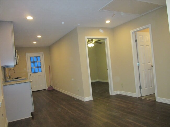 Building Photo - 3223 Winbern St