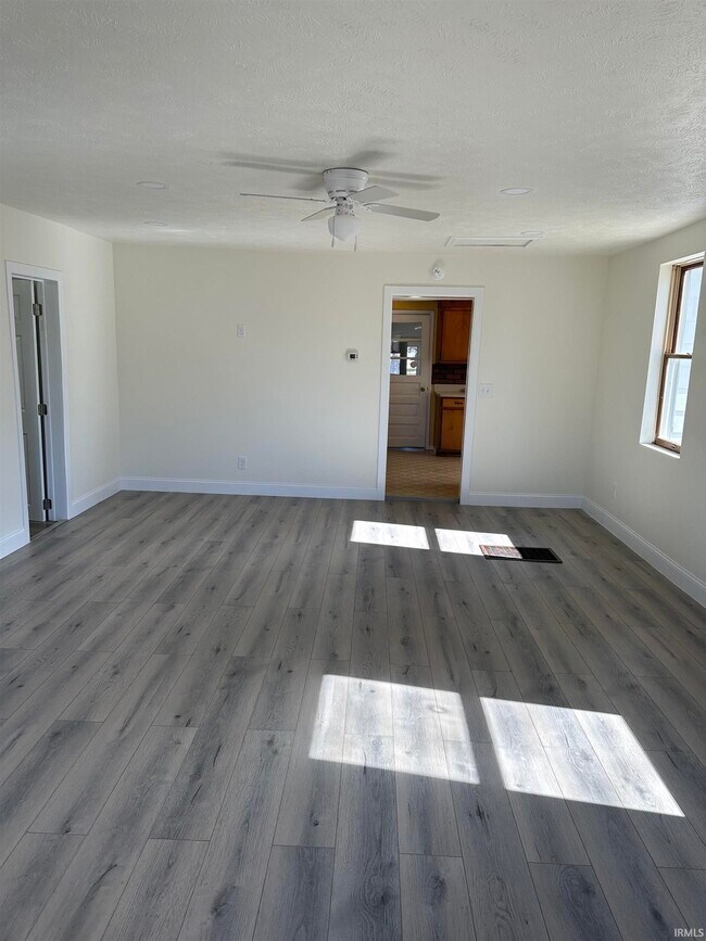 Building Photo - 520 N Maple St