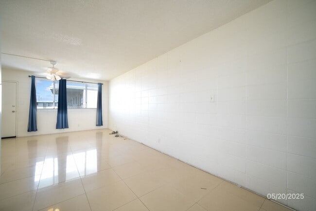 Building Photo - $2,100 / 2br - 700ft2 -| 2bd/1ba Renovated...