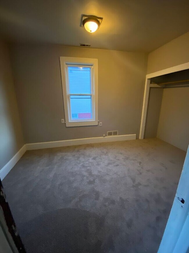 Building Photo - 2415 S 16th St.