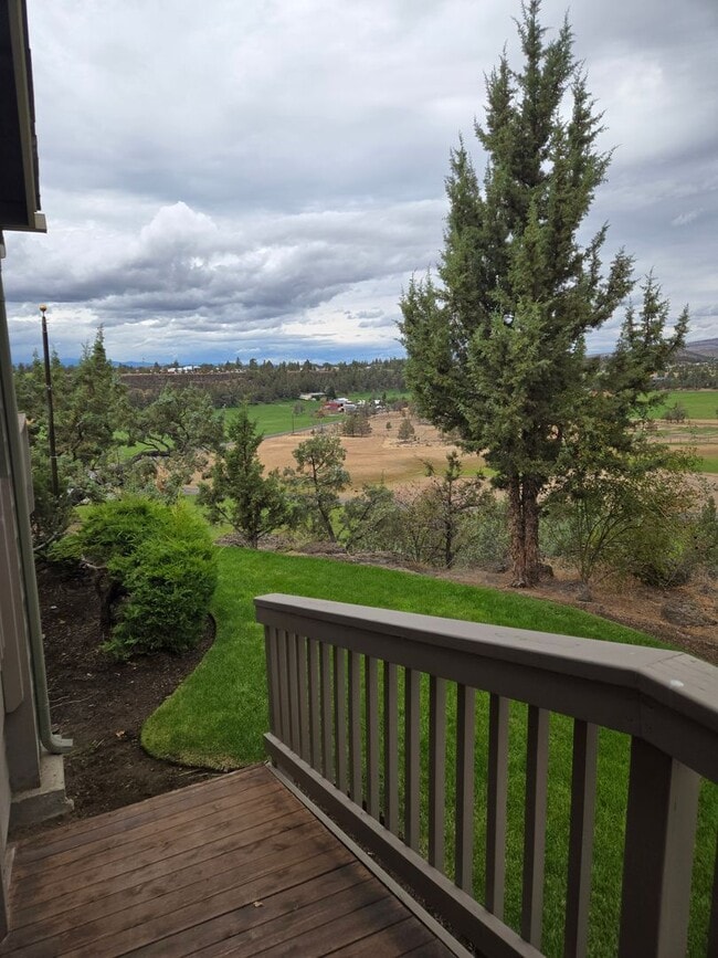 Building Photo - Stunning Views, Executive Home in Equestrian Meadows Redmond