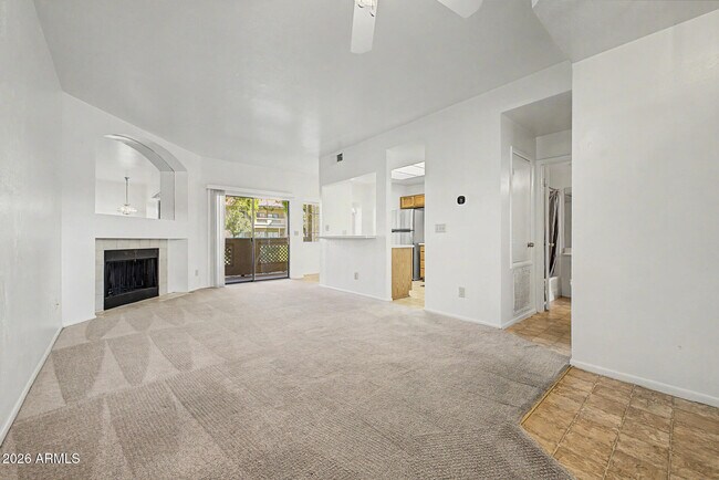 Building Photo - 930 N Mesa Dr