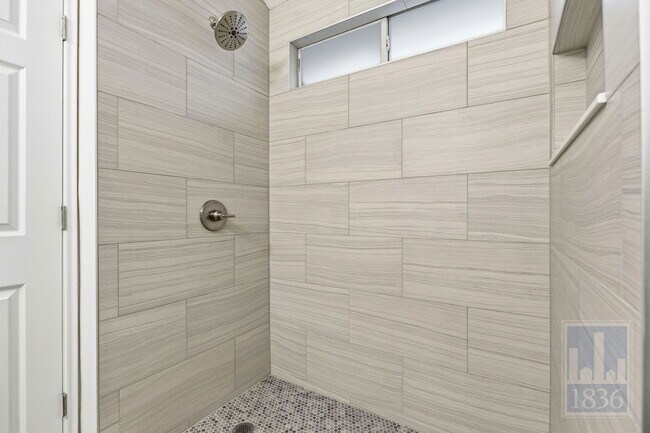 Building Photo - 606 Colonial Park Blvd