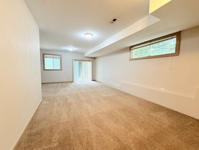 Building Photo - 9554 SW 153rd Ave