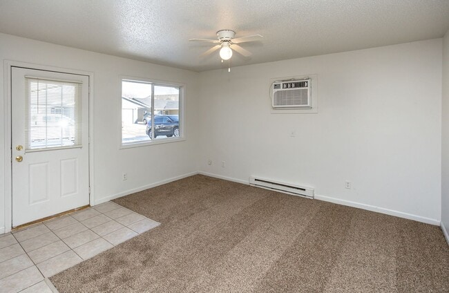 Building Photo - 3 Bedroom, Single-story Townhomes for rent...