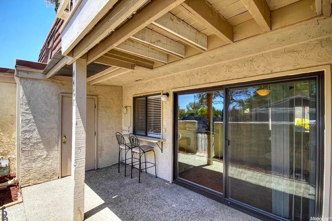 Building Photo - Fair Oaks Townhouse