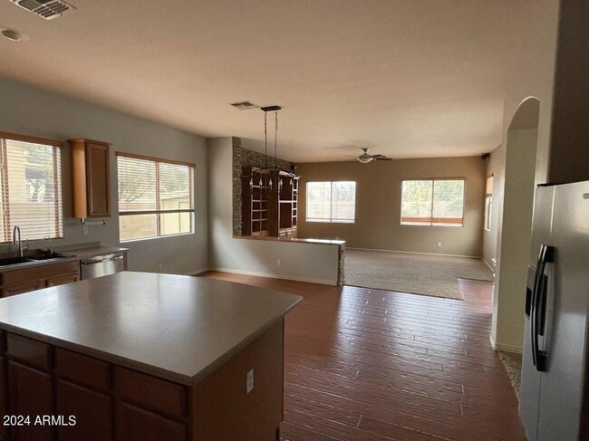 Building Photo - 4940 E Runaway Bay Dr