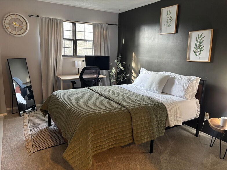 Building Photo - 1494 Sanzon Dr