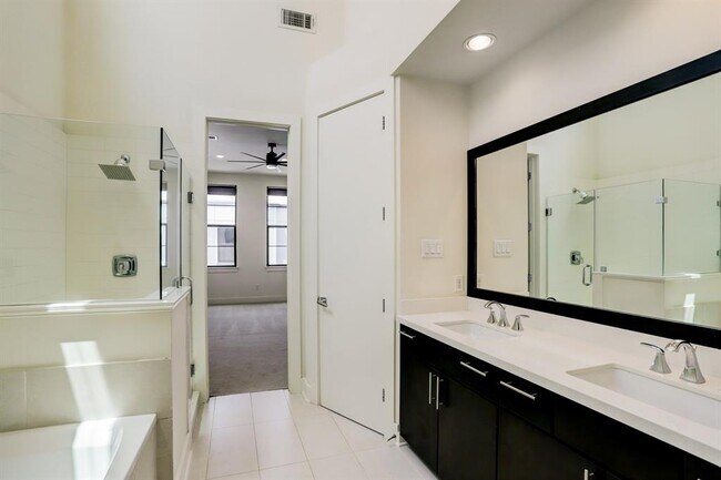 Building Photo - 2106 Colorado St