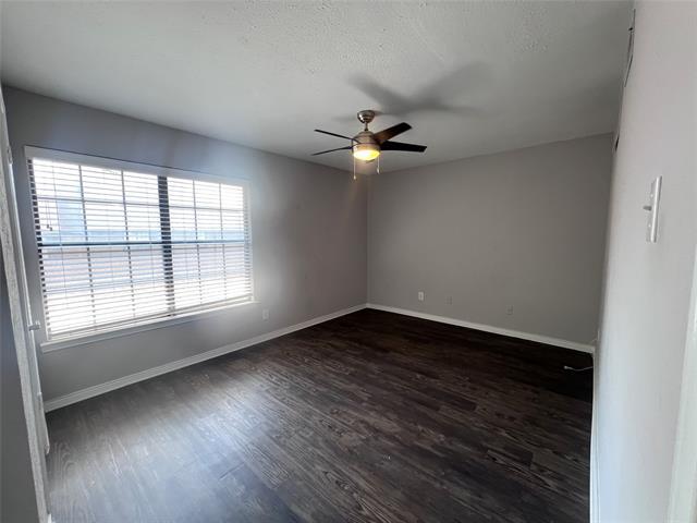 Building Photo - 9910 Royal Ln
