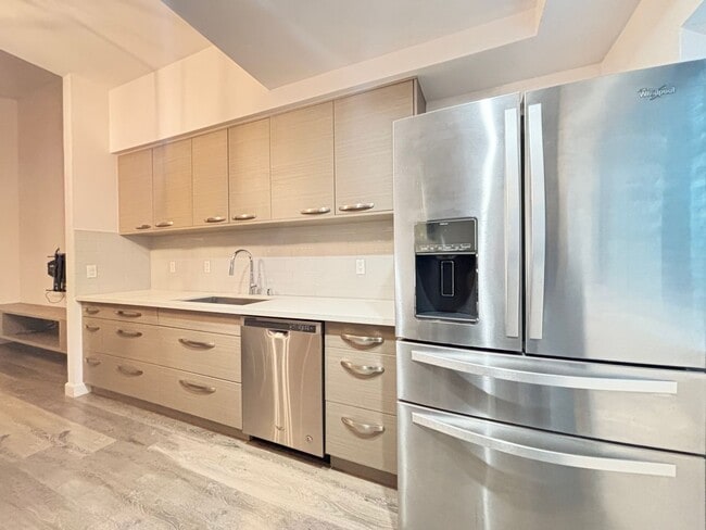 Building Photo - Beautiful 2 Bedroom 2 Bath Condo