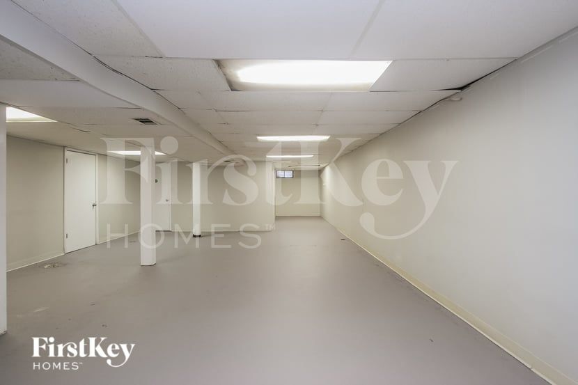 Building Photo - 6045 N Alton Ave